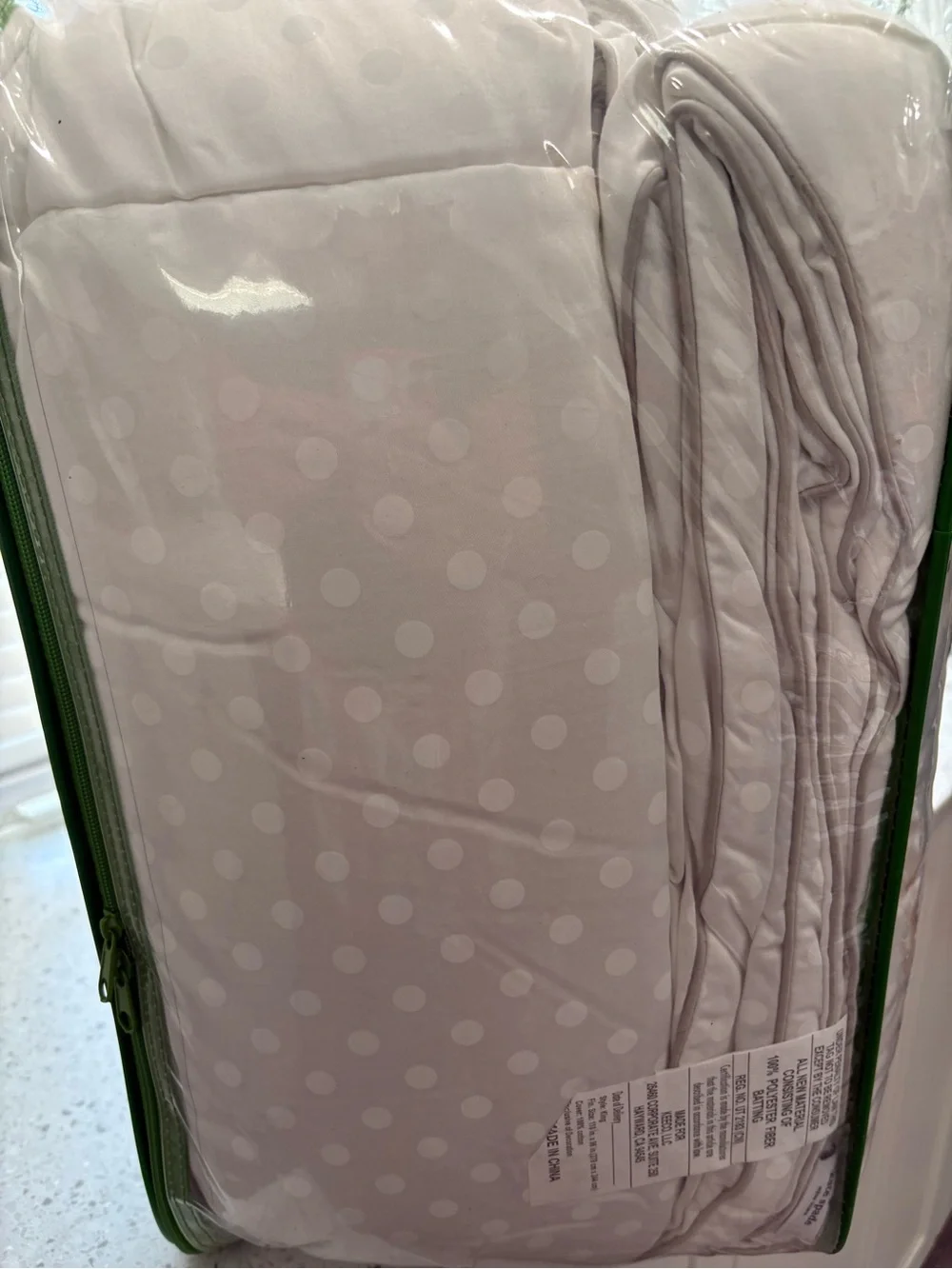 NEW Kate Spade Alternative White King Down Alternative Comforter